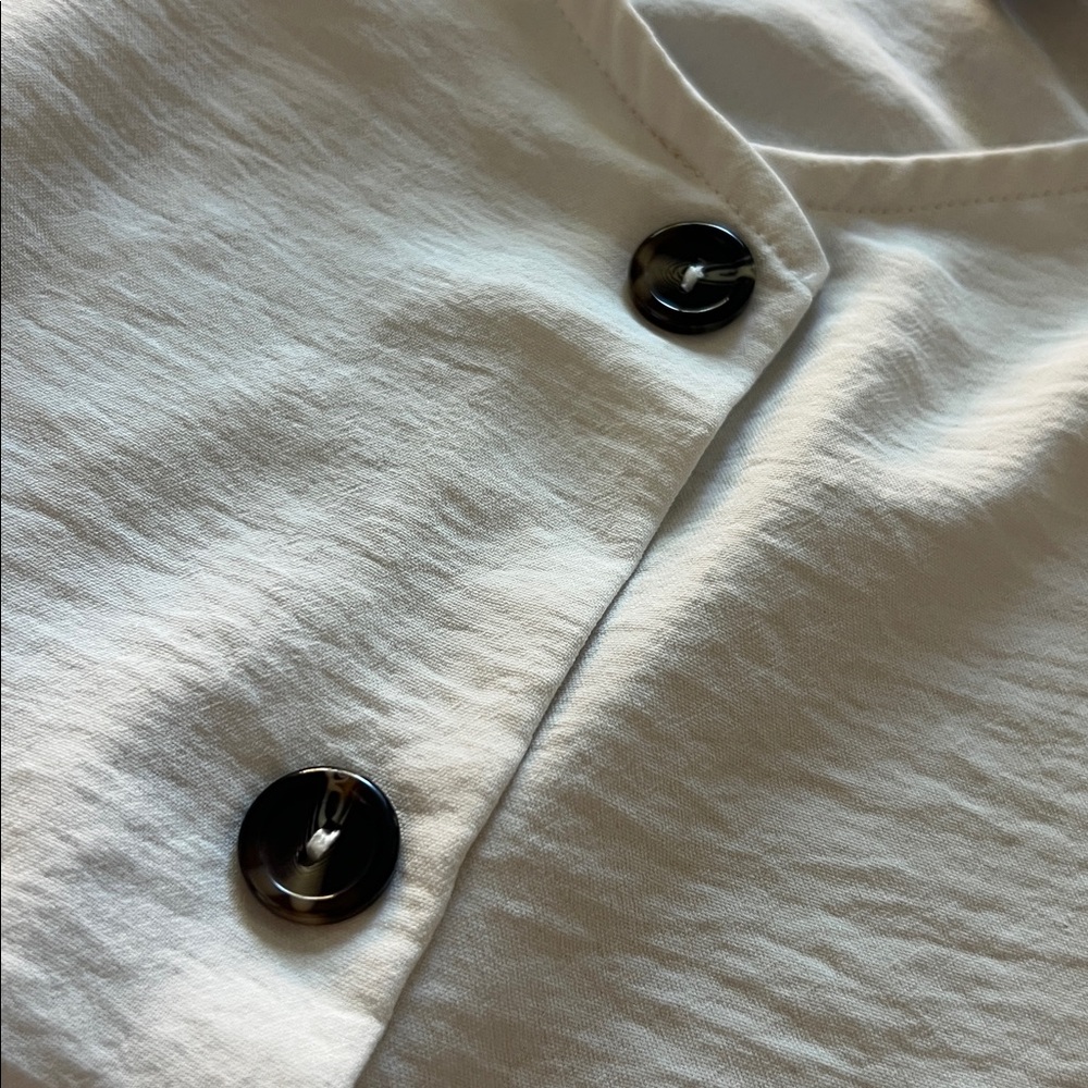 Carly Jean Los Angeles - Women's Creamy White Button-Down Tank Top - Size Small - Picture 11 of 13